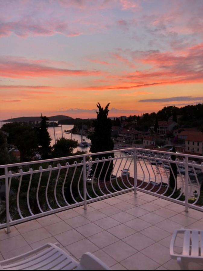 Apartment In Maslinica 70M From The Sea Exteriér fotografie