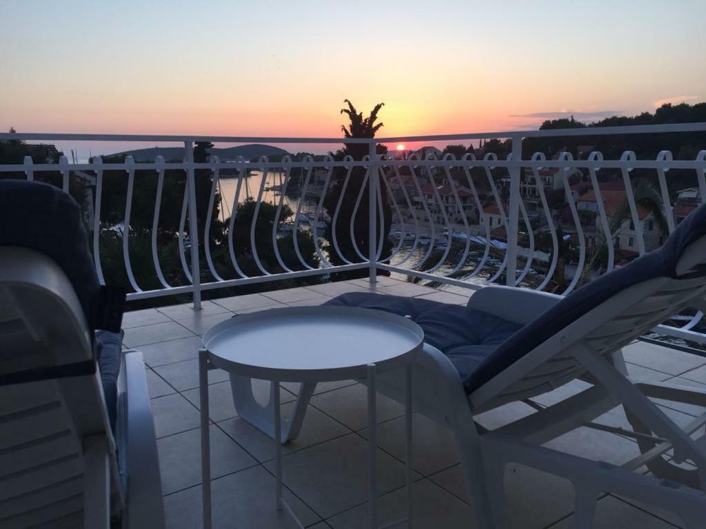 Apartment In Maslinica 70M From The Sea Exteriér fotografie